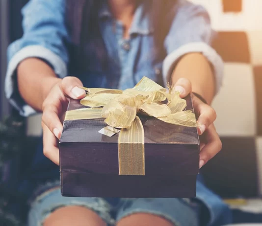 Ultimate Guide To Pick A Charming Gift For Your Girlfriend!